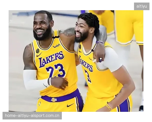 NBA湖人连续强攻内线得势,节奏完全由洛杉矶掌控
